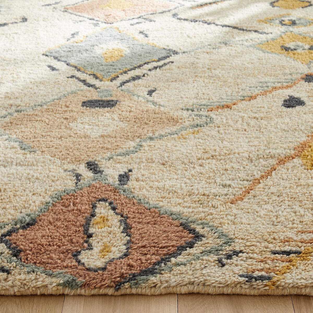 Source photograph for 2x Pallet – Rugs – Wool Rugs, Berber Rugs, Jute Rugs, Round Rugs - (FORKLIFT REQUIRED)