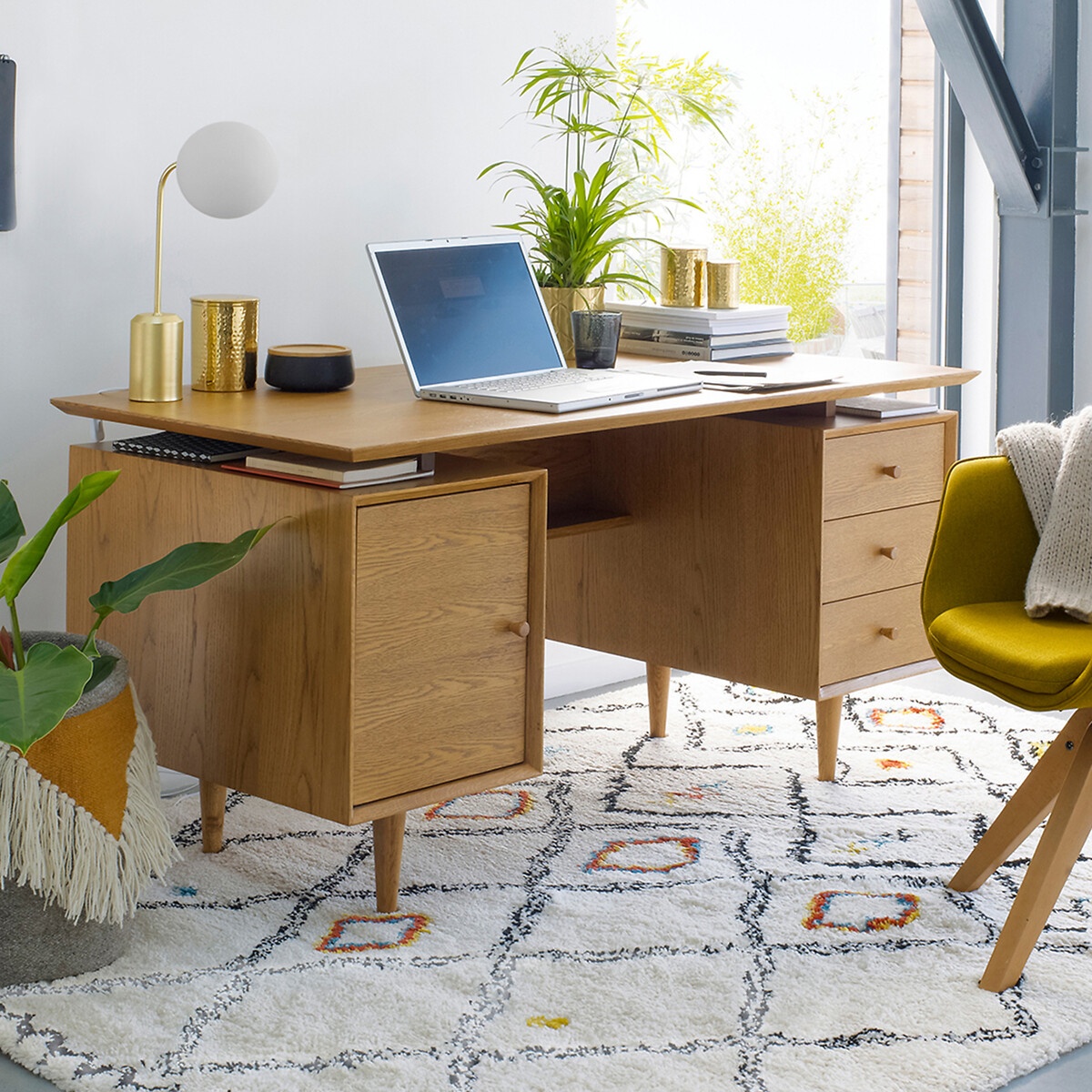 Source photograph for 2x Pallet – Furniture – Desks, Dining Tables, Display Cabinets, Garden Tables, Chairs - (FORKLIFT REQUIRED)
