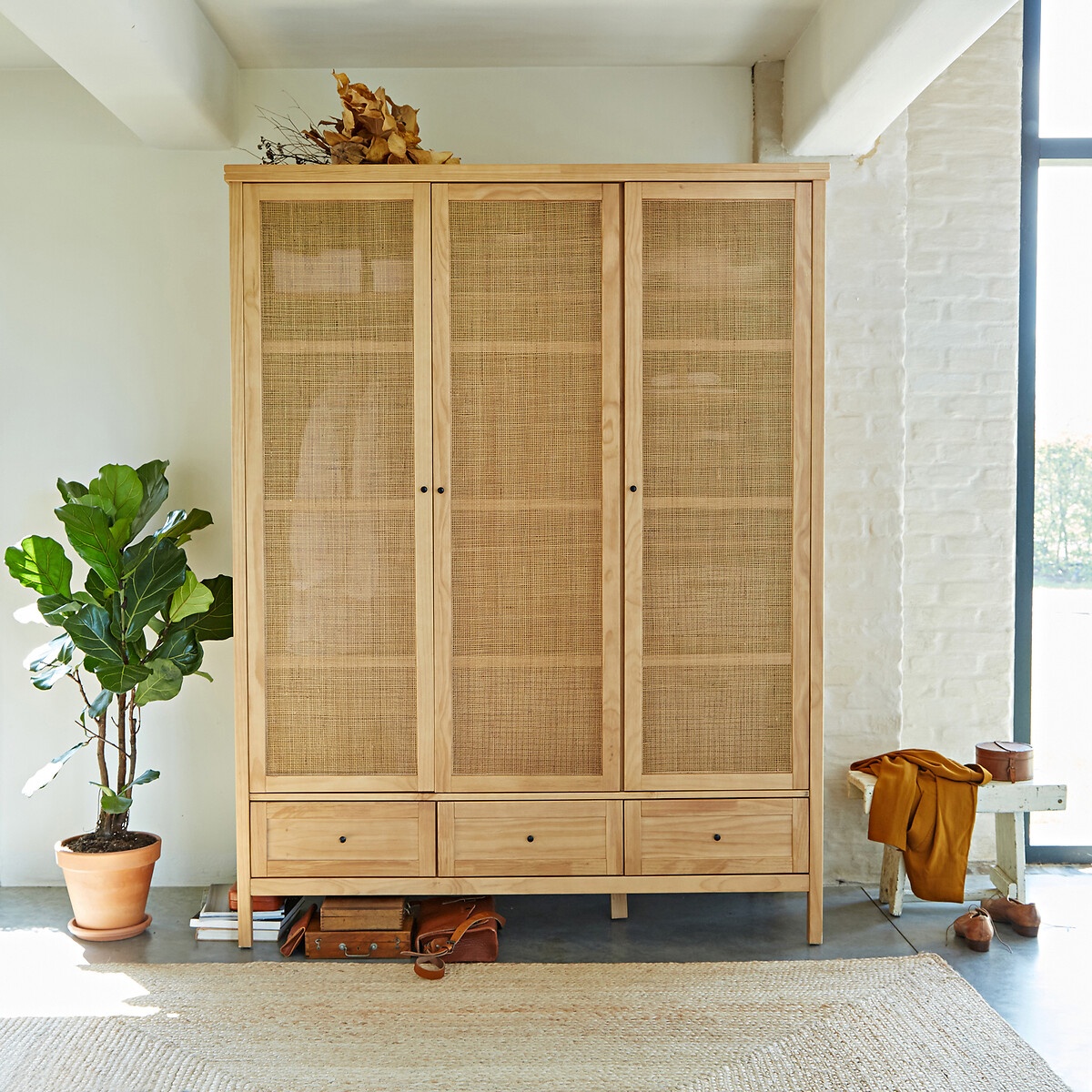 Source photograph for 2x Pallet – Furniture – Wardrobes, Desks, Beds, Tables, Vanity Units, Mirrors - (FORKLIFT REQUIRED)