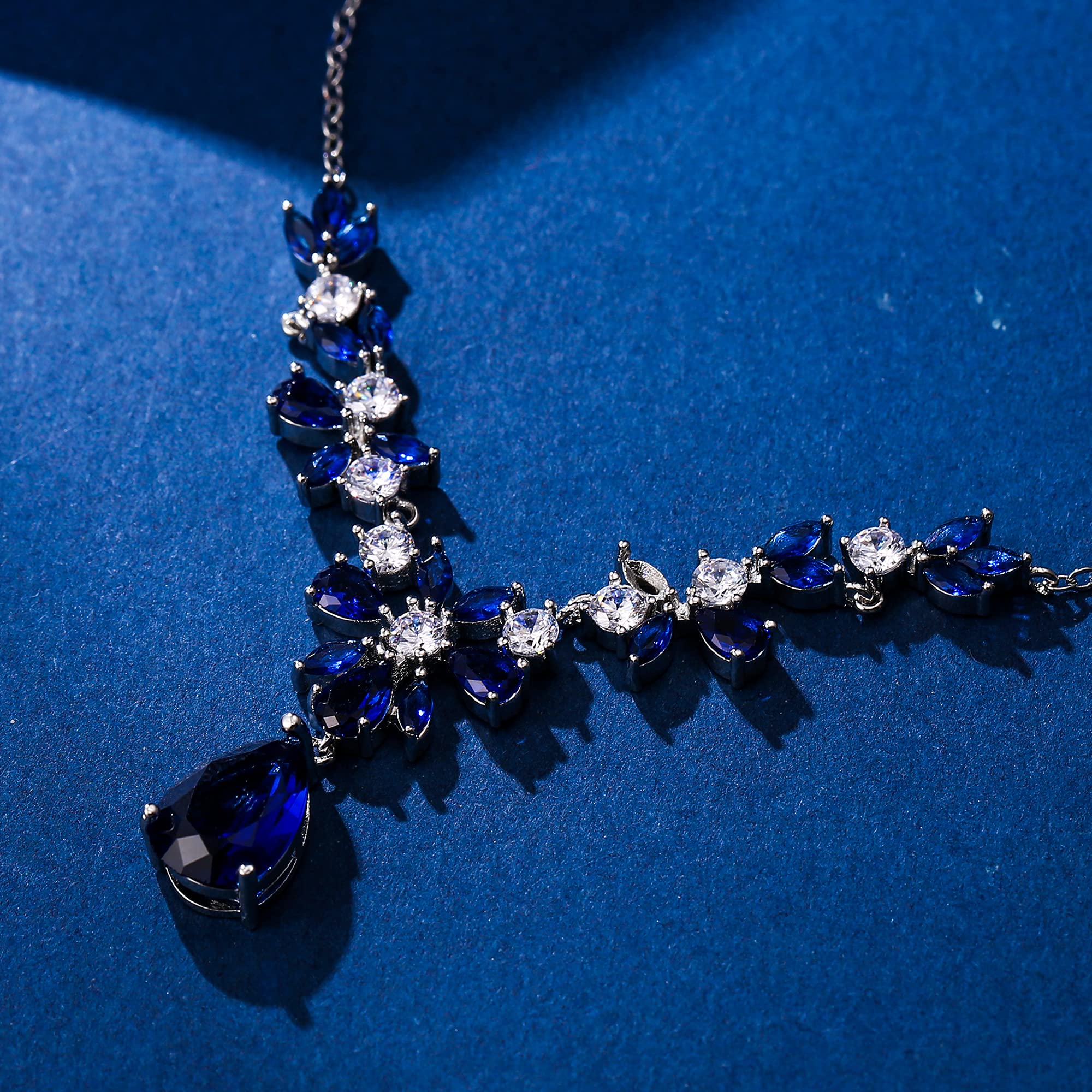 Clearine Hochzeits-Schmuckset mit Zirkonia für Braut und Brautjungfern: Kristall-Tropfenanhänger-Halskette, Tennisarmband und Chandelier-Ohrringe in Blattform für Damen, blau-silbe